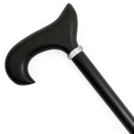 Czarna laska drewniana klasyczna zdobiona pierścieniem 